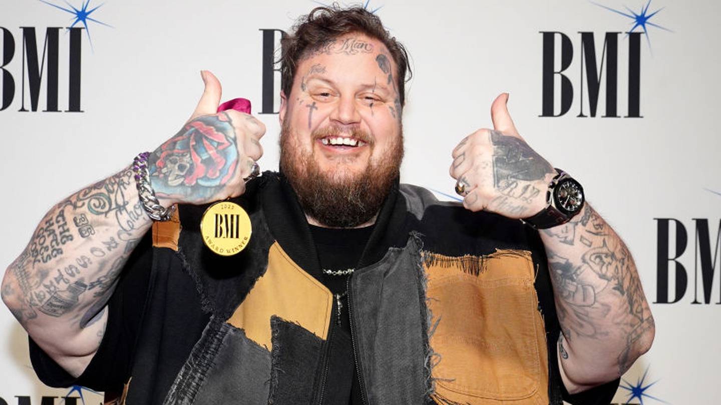 Jelly Roll undergoes mouth reconstruction surgery: “I want a pretty ...